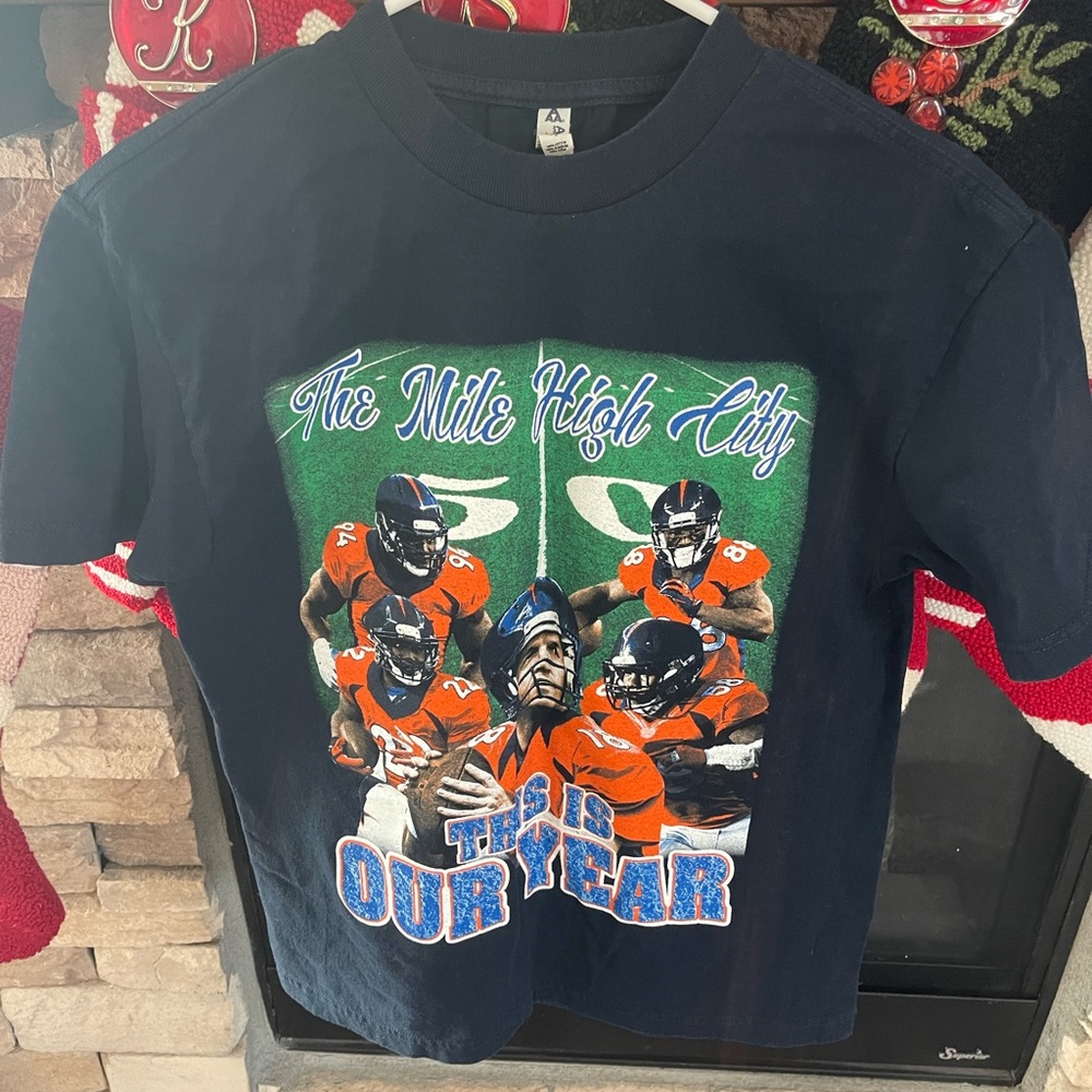 Denver Broncos TShirt Large 2016 Team Listed